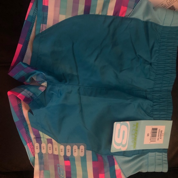 Girls shorts size 5/6 - Picture 1 of 1